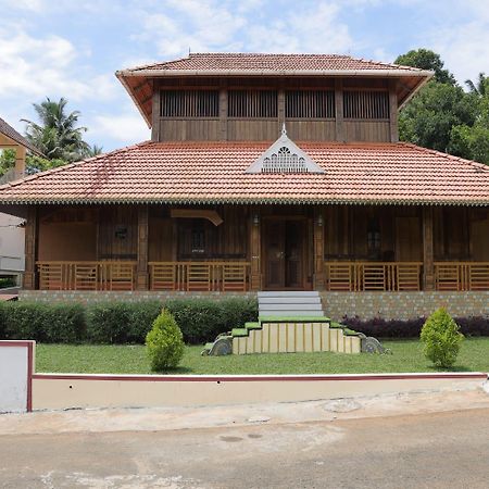 KallanaJackroot Heritage Athirappilly公寓 外观 照片